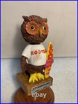 HOOTERS COLORED OWL 20TH ANNIVERSARY BOBBLEHEAD Draft beer tap handle. FLORIDA