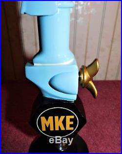 MKE BREWING COMPANY Outboard Beer BOAT MOTOR with PROPELLER Tap Handle (MINTY!)